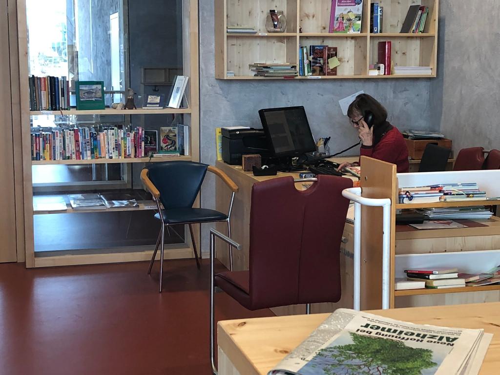 Bereich Bibliotheksteam: Schreibtisch